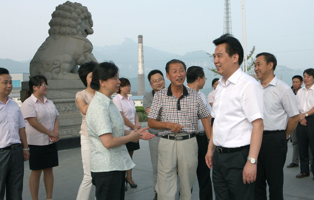 2012年8月，省委常委、宜昌市委書記黃楚平到東圣集團(tuán)調(diào)研。