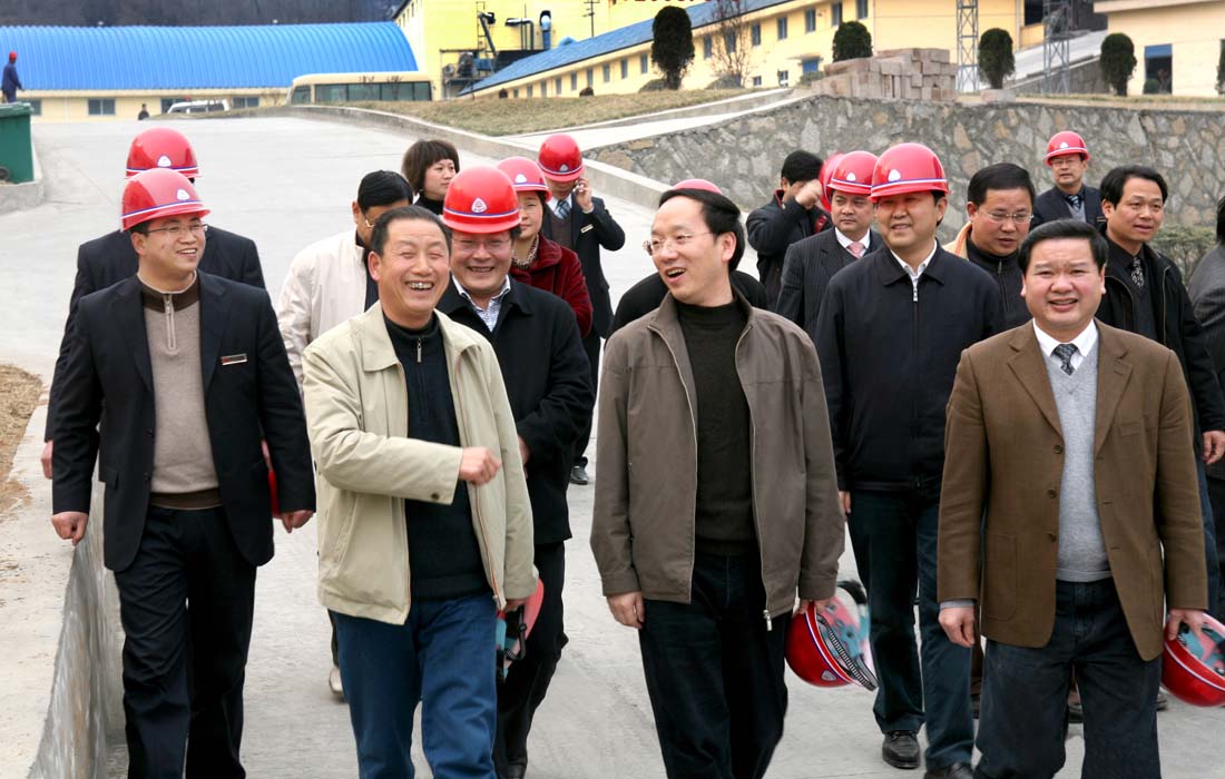 2008年3月，宜昌市市長(zhǎng)李樂成到東圣集團(tuán)調(diào)研。